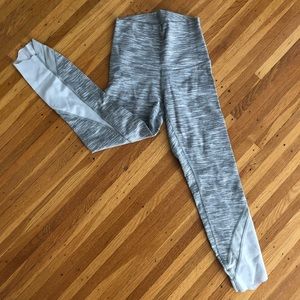 ✨Lululemon Wunder Under Crop Luon Scallop LMTD✨